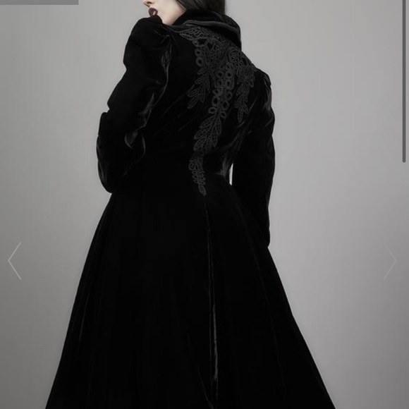 Widow on hold - Picture 2 of 4